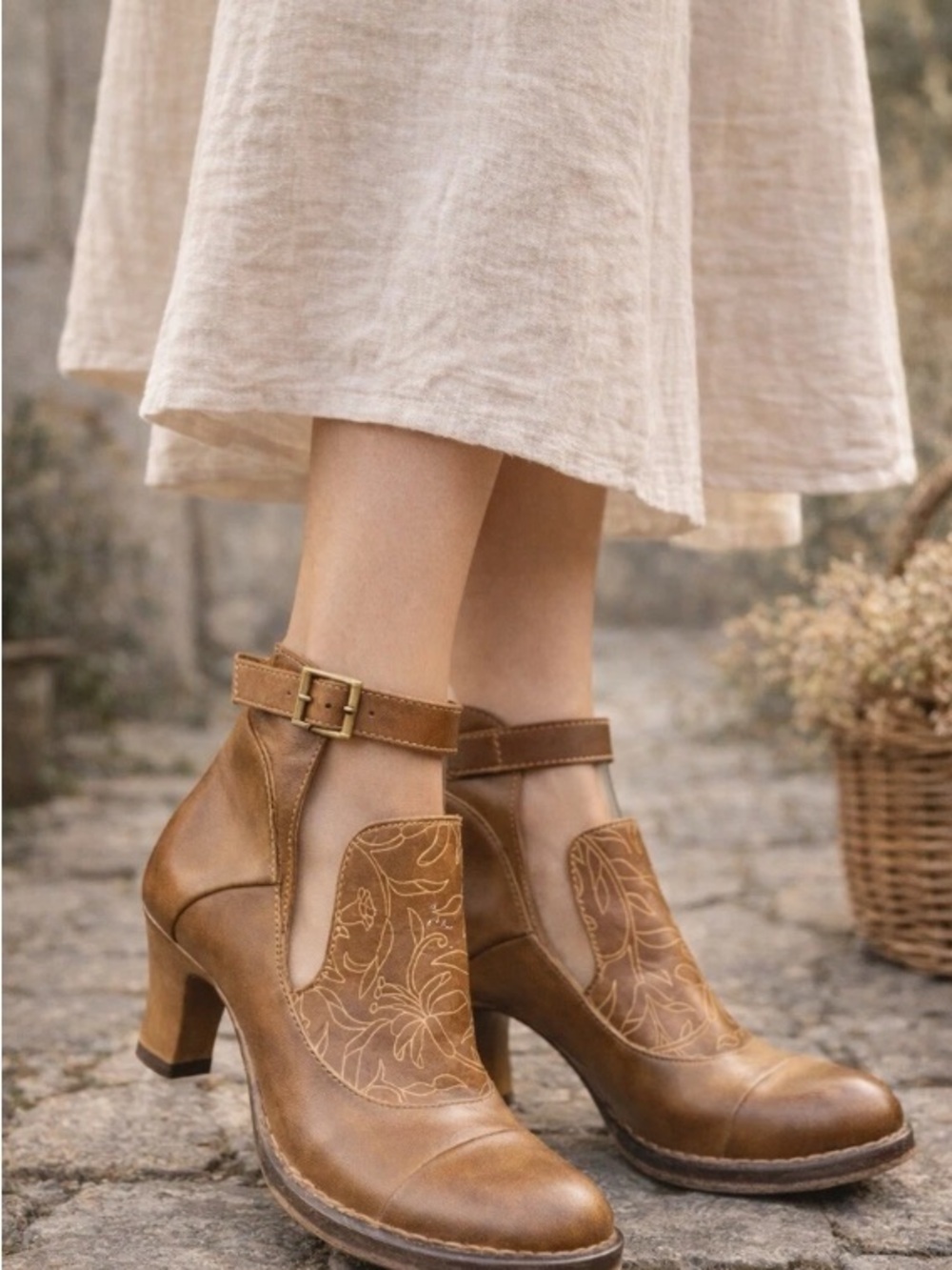 Vintage Neosens Nutmeg Leather Ankle Booties Size 38 Gently Used